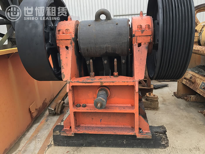 出售兩臺(tái)9.5成新洛陽(yáng)大華PE400*600鄂破